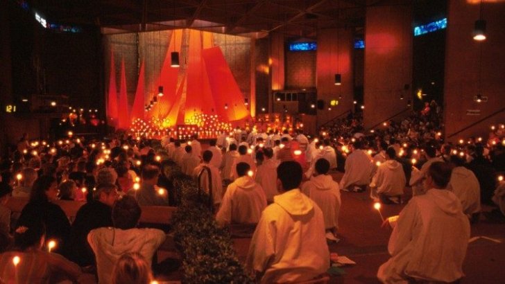 Католическая община Тэзе,которую создал евангельский христианин,отмечает 80-летие.