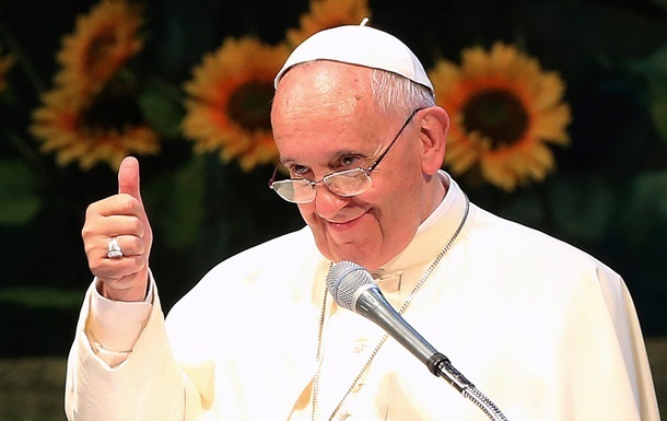 Папа официально разрешил женщинам вести специальные служения во время Мессы