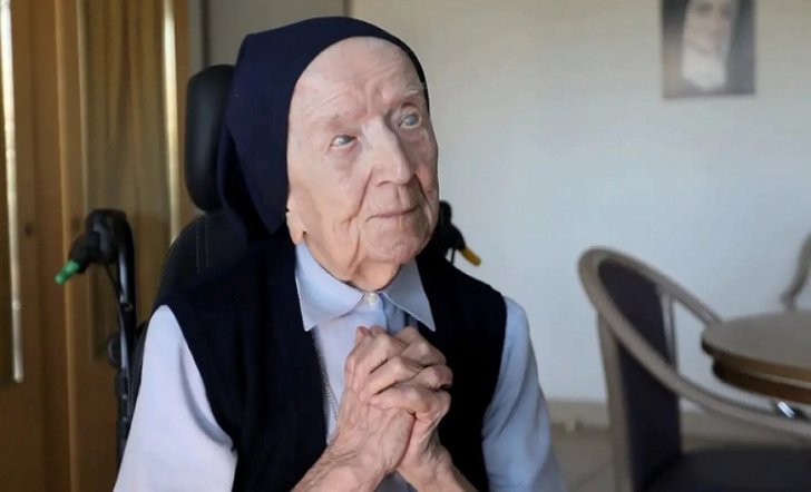Монахиня из Франции победила коронавирус в канун своего 117-летия
