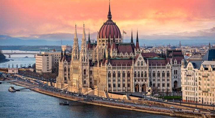 Парламент Венгрии одобрил закон, запрещающий пропаганду ЛГБТ в школах.