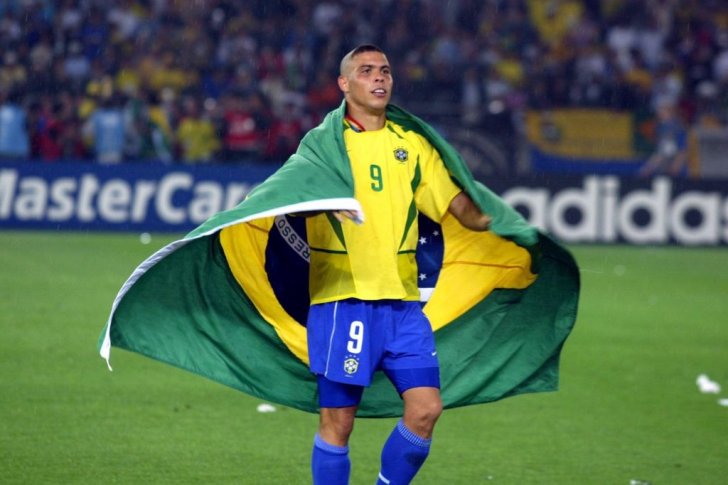 Бывший бразильский нападающий Роналдо сообщил, что принял крещение в церкви Сан-Хосе в Мадриде.